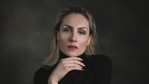 ТАНГО ЗА ГОРАНА: Јелена Гавиловић уз гитару извела песму из Балкан експреса ТАНГО ЗА ГОРАНА: Јелена Гавиловић уз гитару извела песму из Балкан експреса