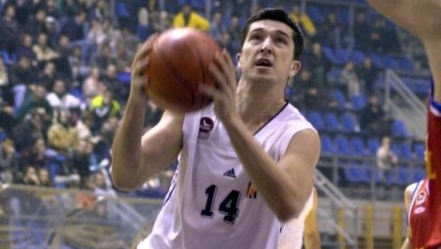 LEGENDA KOJA ĆE ŽIVETI VEČNO: Partizan će u poluvremenu utakmice sa Budućnošću obeležiti gotišnjicu smrti Harisa Brkića LEGENDA KOJA ĆE ŽIVETI VEČNO: Partizan će u poluvremenu utakmice sa Budućnošću obeležiti gotišnjicu smrti Harisa Brkića