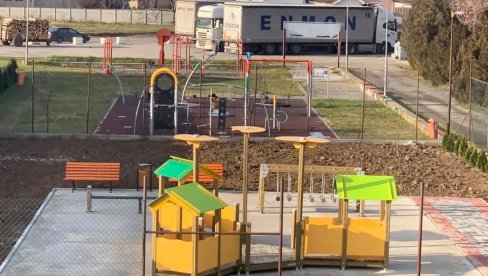 LEPE VESTI ZA DECU SA INVALIDITETOM: Završava se inkluzivno igralište u Lapovu LEPE VESTI ZA DECU SA INVALIDITETOM: Završava se inkluzivno igralište u Lapovu