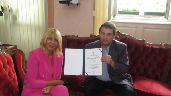 ПОДСТИЦАЈ ЗА ЈОШ БОЉИ РАД: Удружење за безбедност и здравље на раду добитник плакете општине Житиште (ФОТО) ПОДСТИЦАЈ ЗА ЈОШ БОЉИ РАД: Удружење за безбедност и здравље на раду добитник плакете општине Житиште (ФОТО)