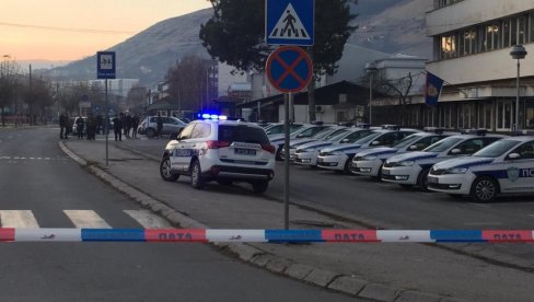 POLICIJA BLOKIRALA GRAD: Detalji pucnjave u Novom Pazaru, traje potera za dvojicom napadača? POLICIJA BLOKIRALA GRAD: Detalji pucnjave u Novom Pazaru, traje potera za dvojicom napadača?