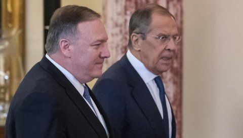 НАПАД НА ЛАВРОВА ИЗ АМЕРИКЕ: Помпео оптужује руског министра, сеју хаос па траже кривца у Русији НАПАД НА ЛАВРОВА ИЗ АМЕРИКЕ: Помпео оптужује руског министра, сеју хаос па траже кривца у Русији
