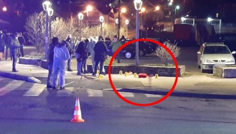У ЛОКВИ КРВИ ЛЕЖИ ПЛИШАНО СРЦЕ: Језива сцена у Алексинцу - донео бившој жени поклон, па пуцао у њу (ФОТО/ВИДЕО) У ЛОКВИ КРВИ ЛЕЖИ ПЛИШАНО СРЦЕ: Језива сцена у Алексинцу - донео бившој жени поклон, па пуцао у њу (ФОТО/ВИДЕО)