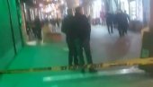 PUCNJAVA U CENTRU SARAJEVA: Napadač u bekstvu, ranjen i slučajni prolaznik (VIDEO) PUCNJAVA U CENTRU SARAJEVA: Napadač u bekstvu, ranjen i slučajni prolaznik (VIDEO)