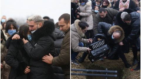 ПОТРЕСНА СЦЕНА СА САХРАНЕ ОЦА ДАРКА ЛАЗИЋА: Певач пољубио хармонику, па је спустили у гроб, мајка пала у несвест (ФОТО) ПОТРЕСНА СЦЕНА СА САХРАНЕ ОЦА ДАРКА ЛАЗИЋА: Певач пољубио хармонику, па је спустили у гроб, мајка пала у несвест (ФОТО)