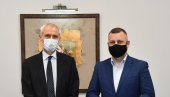 ДА МЛАДИ НЕ ОДЛАЗЕ СА КОСОВА: Далибор Јевтић амбасадором Швајцарске Томасом Колијем ДА МЛАДИ НЕ ОДЛАЗЕ СА КОСОВА: Далибор Јевтић амбасадором Швајцарске Томасом Колијем