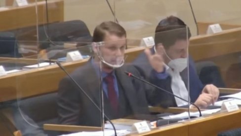 DRAŠKO STANIVUKOVIĆ SE OPROSTIO OD PARLAMENTA: Dobio opomenu, odžao govor, pa iznenadio poslanike na poseban način! DRAŠKO STANIVUKOVIĆ SE OPROSTIO OD PARLAMENTA: Dobio opomenu, odžao govor, pa iznenadio poslanike na poseban način!