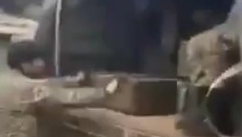 JERMENI SE POVLAČE I SA SVOJE TERITORIJE: Psuju Pašinjana i vladine zvaničnike (VIDEO) JERMENI SE POVLAČE I SA SVOJE TERITORIJE: Psuju Pašinjana i vladine zvaničnike (VIDEO)