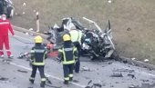 AUTOMOBIL POTPUNO SMRSKAN: Jeziva slika vozila u kom su nastradali Nikola i Goran (FOTO) AUTOMOBIL POTPUNO SMRSKAN: Jeziva slika vozila u kom su nastradali Nikola i Goran (FOTO)