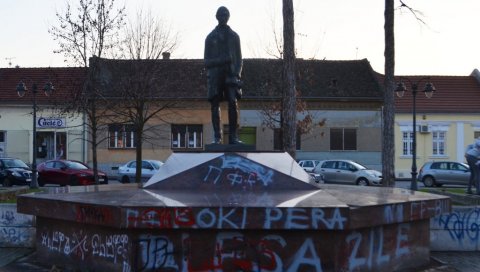 СКАНДАЛ У ВРШЦУ: Вандали непримерено ишарали споменик Јовану Стерији Поповићу! СКАНДАЛ У ВРШЦУ: Вандали непримерено ишарали споменик Јовану Стерији Поповићу!