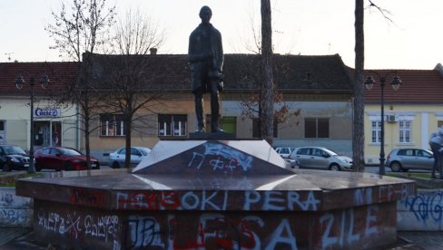 СКАНДАЛ У ВРШЦУ: Вандали непримерено ишарали споменик Јовану Стерији Поповићу! СКАНДАЛ У ВРШЦУ: Вандали непримерено ишарали споменик Јовану Стерији Поповићу!
