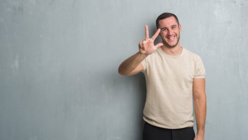 ОДБИО ДА СЕ ОДРЕКНЕ СРПСКОГ ЈЕЗИКА: Учитељ победио Хрватску на суду у Стразбуру ОДБИО ДА СЕ ОДРЕКНЕ СРПСКОГ ЈЕЗИКА: Учитељ победио Хрватску на суду у Стразбуру