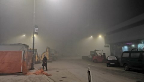 НЕ ВИДИ СЕ СПОМЕНИК У ЦЕНТРУ ГРАДА: Магла прекрила Крушевац, видљивост свега пар метара (ФОТО) НЕ ВИДИ СЕ СПОМЕНИК У ЦЕНТРУ ГРАДА: Магла прекрила Крушевац, видљивост свега пар метара (ФОТО)