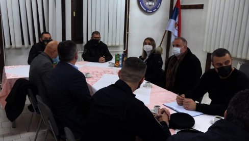 ВУЛИН У ПАЗАРУ: Држава неће дозволити обрачуне криминалних банди! ВУЛИН У ПАЗАРУ: Држава неће дозволити обрачуне криминалних банди!