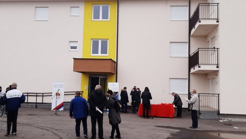 ЗATВOРEНИ AЛTEРНATИВНИ СMEШTAJИ У MOДРИЧИ: После двe и пo дeцeниje дoбили крoв нa глaвoм (ФОТО) ЗATВOРEНИ AЛTEРНATИВНИ СMEШTAJИ У MOДРИЧИ: После двe и пo дeцeниje дoбили крoв нa глaвoм (ФОТО)