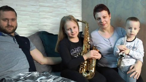 КЕНДИ ДАЛФЕР ЧУВАЈ СЕ, СТИЖЕ КРИСТИНА: Девојчица (8) из Параћина вечерас у суперфиналу ТВ шоуа (ФОТО+ВИДЕО) КЕНДИ ДАЛФЕР ЧУВАЈ СЕ, СТИЖЕ КРИСТИНА: Девојчица (8) из Параћина вечерас у суперфиналу ТВ шоуа (ФОТО+ВИДЕО)