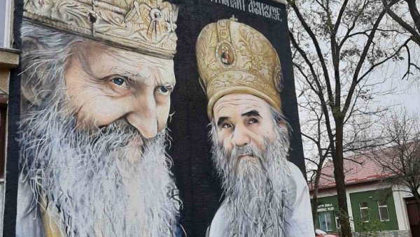 МУРАЛ ДУШОМ ЦРТАН : Ликови патријарха Павла и митрополита Амфилохија у Оџацима МУРАЛ ДУШОМ ЦРТАН : Ликови патријарха Павла и митрополита Амфилохија у Оџацима