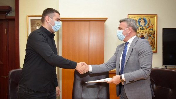 “МЛАДОСТИ” ХАЛА КРАЈ МОРАВЕ: Споразум змеђу Града Чачка и спортског центра “МЛАДОСТИ” ХАЛА КРАЈ МОРАВЕ: Споразум змеђу Града Чачка и спортског центра