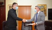 “МЛАДОСТИ” ХАЛА КРАЈ МОРАВЕ: Споразум змеђу Града Чачка и спортског центра “МЛАДОСТИ” ХАЛА КРАЈ МОРАВЕ: Споразум змеђу Града Чачка и спортског центра