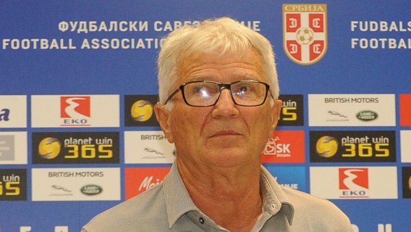 КУТИЈА ПУНА ИЗНЕНАЂЕЊА: Фудбалски стручњак Зоран Филиповић сликовито о игри наше репрезентације КУТИЈА ПУНА ИЗНЕНАЂЕЊА: Фудбалски стручњак Зоран Филиповић сликовито о игри наше репрезентације