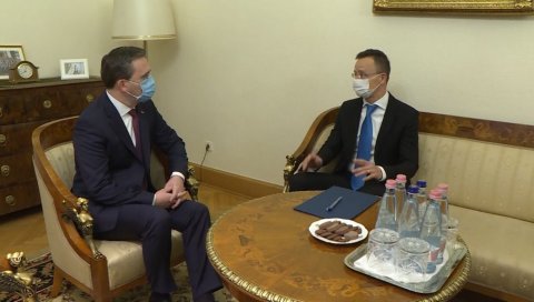 ОД МАЂАРСКИХ ФИРМИ 130 МИЛИОНА €: Шеф дипломатије Никола Селаковић током посете Будимпешти најавио улагања ОД МАЂАРСКИХ ФИРМИ 130 МИЛИОНА €: Шеф дипломатије Никола Селаковић током посете Будимпешти најавио улагања