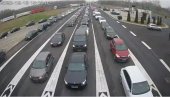 У ЗАВИЧАЈ ПРЕ ОБАВЕЗНОГ ТЕСТА: На Хоргошу се у петак сатима чекало на улазак у Србију журе због славе, али и да предухитре нова правила