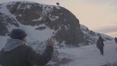 АЗЕРСКИ НОВИНАР ХТЕО ИНТЕРВЈУ: Јерменски војник му пришао, а ево шта се онда десило (ВИДЕО) АЗЕРСКИ НОВИНАР ХТЕО ИНТЕРВЈУ: Јерменски војник му пришао, а ево шта се онда десило (ВИДЕО)