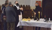 СРБИ СЛАВЕ СВЕТОГ НИКОЛУ: Народ у црквама, све је другачије него икада до сада (ФОТО) СРБИ СЛАВЕ СВЕТОГ НИКОЛУ: Народ у црквама, све је другачије него икада до сада (ФОТО)
