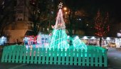 PARAĆIN U NOVOGODIŠNJEM IZDANJU: Gradska fontana, zimi postaje prelepa jelka (FOTO) PARAĆIN U NOVOGODIŠNJEM IZDANJU: Gradska fontana, zimi postaje prelepa jelka (FOTO)