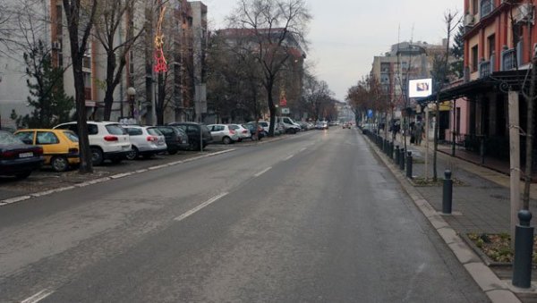 СВЕТИ НИКОЛА УРАЗУМИО НАРОД: Улице празне, сечење колача под маскама - Овако је обележена једна од најчешћих слава у Срба СВЕТИ НИКОЛА УРАЗУМИО НАРОД: Улице празне, сечење колача под маскама - Овако је обележена једна од најчешћих слава у Срба