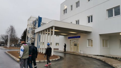 НОВОСТИ НА ЛИЦУ МЕСТА: Погледајте како изгледа нова ковид болница у Крушевцу - спремна за 500 пацијената! (ФОТО) НОВОСТИ НА ЛИЦУ МЕСТА: Погледајте како изгледа нова ковид болница у Крушевцу - спремна за 500 пацијената! (ФОТО)