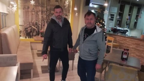 ОНИ СУ ЈУНАЦИ ДАНА: Ово су Прњаворчани који су спасили жену од ножа помахниталог супруга (ФОТО) ОНИ СУ ЈУНАЦИ ДАНА: Ово су Прњаворчани који су спасили жену од ножа помахниталог супруга (ФОТО)