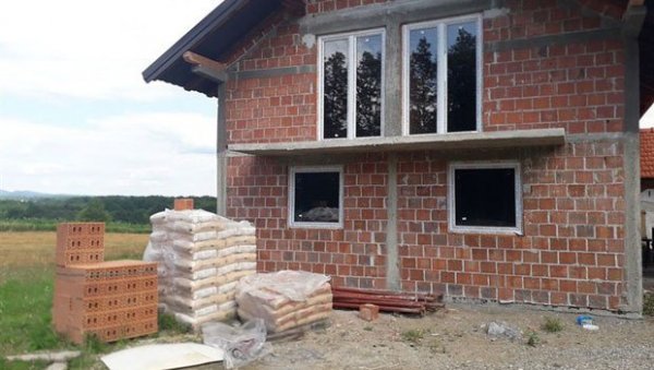 НОВИ ДОМ ПОРОДИЦИ ШПИРИЋ: Хуманисте из србачког села Стари Мартинац ни корона није могла зауставити НОВИ ДОМ ПОРОДИЦИ ШПИРИЋ: Хуманисте из србачког села Стари Мартинац ни корона није могла зауставити