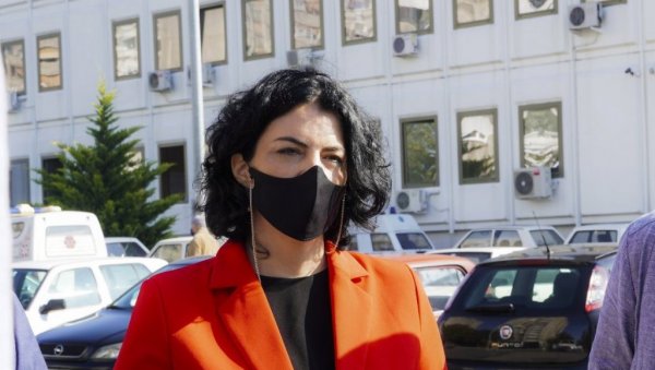 ОГЛАСИЛА СЕ БИВША ГРАДОНАЧЕЛНИЦА НИША ДРАГАНА СОТИРОВСКИ: Нисам ухапшена, на годишњем сам одмору ОГЛАСИЛА СЕ БИВША ГРАДОНАЧЕЛНИЦА НИША ДРАГАНА СОТИРОВСКИ: Нисам ухапшена, на годишњем сам одмору