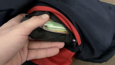 ДРАМА НА КЕЛЕБИЈИ: Возач камиона покушао да побегне са више од 80.000 евра, цариници га јурили и брзо савладали ДРАМА НА КЕЛЕБИЈИ: Возач камиона покушао да побегне са више од 80.000 евра, цариници га јурили и брзо савладали