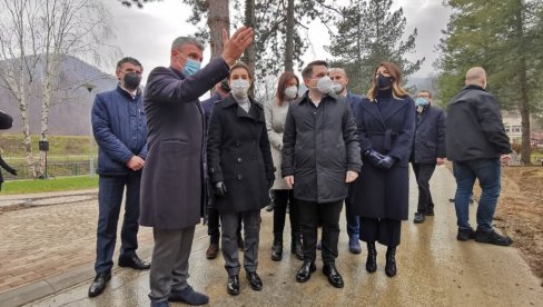 ОВЧАРСКО-КАБЛАРСКА КЛИСУРА СИМБОЛ СРПСКОГ ТУРИЗМА: Премијерка Ана Брнабић најавила преуређење Овчар Бање и даља улагања ОВЧАРСКО-КАБЛАРСКА КЛИСУРА СИМБОЛ СРПСКОГ ТУРИЗМА: Премијерка Ана Брнабић најавила преуређење Овчар Бање и даља улагања