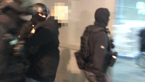 БРОЈНА УБИСТВА И СПЕКТАКУЛАРНЕ ПЉАЧКЕ ДАРКА ЕЛЕЗА: Ево како је разбијена најјача криминалних група у БиХ и за које се ликвидације терете БРОЈНА УБИСТВА И СПЕКТАКУЛАРНЕ ПЉАЧКЕ ДАРКА ЕЛЕЗА: Ево како је разбијена најјача криминалних група у БиХ и за које се ликвидације терете
