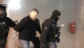 FOTOGRAFIJE HAPŠENJA DARKA ELEZA: Kriminalac priveden kod nadležnog sudije (FOTO) FOTOGRAFIJE HAPŠENJA DARKA ELEZA: Kriminalac priveden kod nadležnog sudije (FOTO)