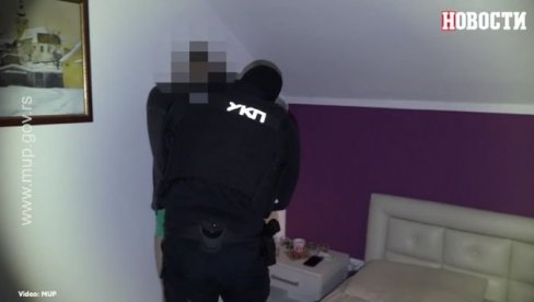 ЛИШЕНО СЛОБОДЕ 12 ОСОБА: Због трговине људима ухапшена организована криминална група (ВИДЕО) ЛИШЕНО СЛОБОДЕ 12 ОСОБА: Због трговине људима ухапшена организована криминална група (ВИДЕО)