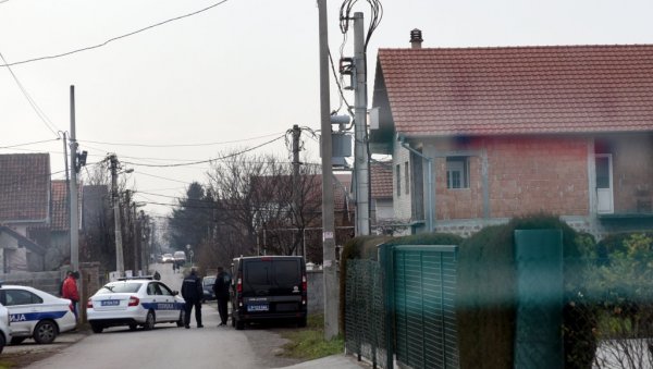 ДЕТАЉИ УЖАСА У БАТАЈНИЦИ: Разнео се ручном бомбом, комшије кажу да је био болестан ДЕТАЉИ УЖАСА У БАТАЈНИЦИ: Разнео се ручном бомбом, комшије кажу да је био болестан