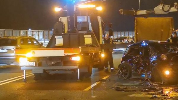 ДЕЧАК (14) ПОГИНУО КОД ХИПОДРОМА: Језива несрећа у Београду - возач изгубио контролу и прешао у супротну траку ДЕЧАК (14) ПОГИНУО КОД ХИПОДРОМА: Језива несрећа у Београду - возач изгубио контролу и прешао у супротну траку