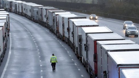 TERETNJACI ČEKAJU I DO SEDAM SATI: Evo kakvo je trenutno stanje na graničnim prelazima TERETNJACI ČEKAJU I DO SEDAM SATI: Evo kakvo je trenutno stanje na graničnim prelazima