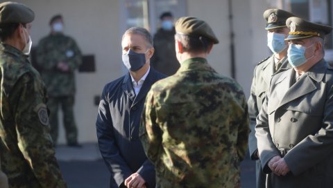 МИНИСТАР СТЕФАНОВИЋ НАЈАВИО: Припадницима ВС ново повећање плата, ослањаћемо се на домаћу војну индустрију МИНИСТАР СТЕФАНОВИЋ НАЈАВИО: Припадницима ВС ново повећање плата, ослањаћемо се на домаћу војну индустрију