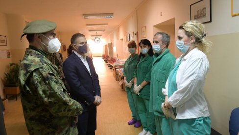 STEFANOVIĆ OBIŠAO VOJNU BOLNICU KARABURMA: LJudi koji ovde rade lavovski se bore za svaki život STEFANOVIĆ OBIŠAO VOJNU BOLNICU KARABURMA: LJudi koji ovde rade lavovski se bore za svaki život