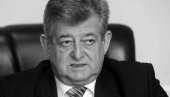 ИЗГУБИО БИТКУ СА КОРОНОМ: Преминуо Мићо Мићић, градоначелник Бијељине ИЗГУБИО БИТКУ СА КОРОНОМ: Преминуо Мићо Мићић, градоначелник Бијељине