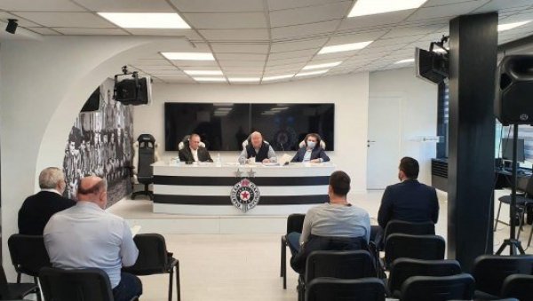 ОДРЖАНА СЕДНИЦА ФК ПАРТИЗАН: По угледу на старе Римљане, црно-бели основали сенат! ОДРЖАНА СЕДНИЦА ФК ПАРТИЗАН: По угледу на старе Римљане, црно-бели основали сенат!