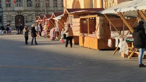 У ЦЕНТРУ ЗРЕЊАНИНА: Отворен новогодишњи базар (ВИДЕО) У ЦЕНТРУ ЗРЕЊАНИНА: Отворен новогодишњи базар (ВИДЕО)