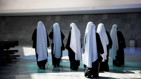 ПОДИГНУТА ОПТУЖНИЦА ПРОТИВ ЧАСНЕ СЕСТРЕ ИЗ ЗАГРЕБА: Све је признала, камере откриле шта је радила дан раније!