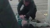 СНИМАК УЖАСА ИЗ ЦЕНТРА БЕОГРАДА: Пао на протесту и преминуо на лицу места - младић покушао да га реанимира (ВИДЕО)