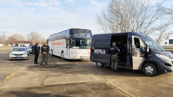 ОТКРИВЕНО 290 ИЛЕГАЛАЦА: Полиција пронашла мигранте, спроведени у прихватни центар у Прешеву (ФОТО) ОТКРИВЕНО 290 ИЛЕГАЛАЦА: Полиција пронашла мигранте, спроведени у прихватни центар у Прешеву (ФОТО)